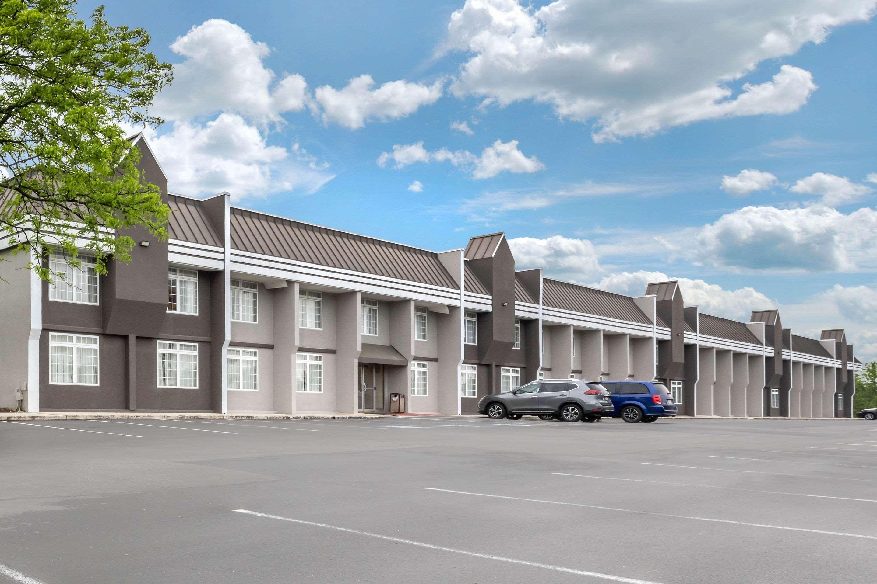 Clarion Hotel And Conference Center Harrisburg West New Cumberland Exterior foto