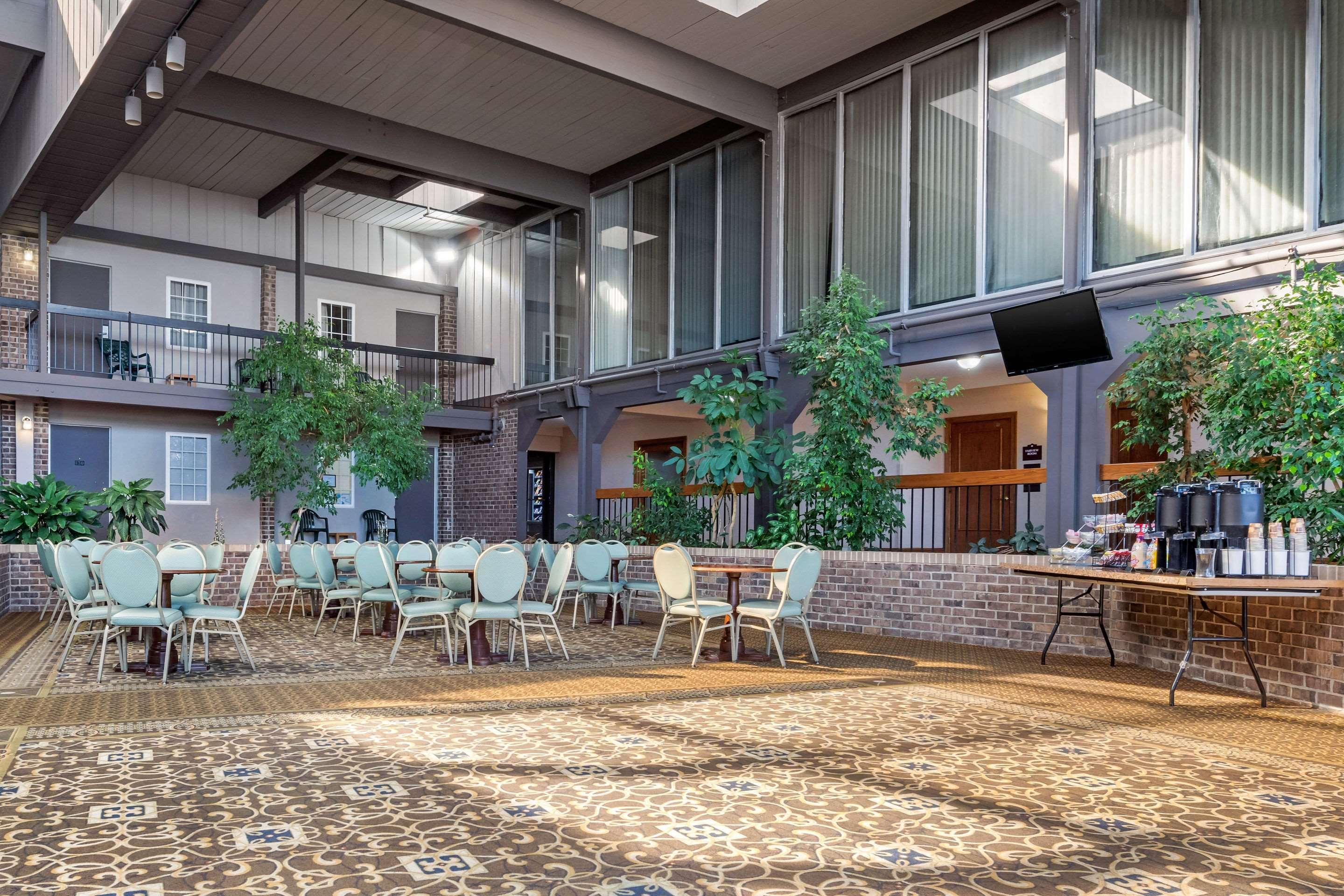 Clarion Hotel And Conference Center Harrisburg West New Cumberland Exterior foto